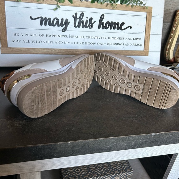 Shoes - Picture 6 of 6